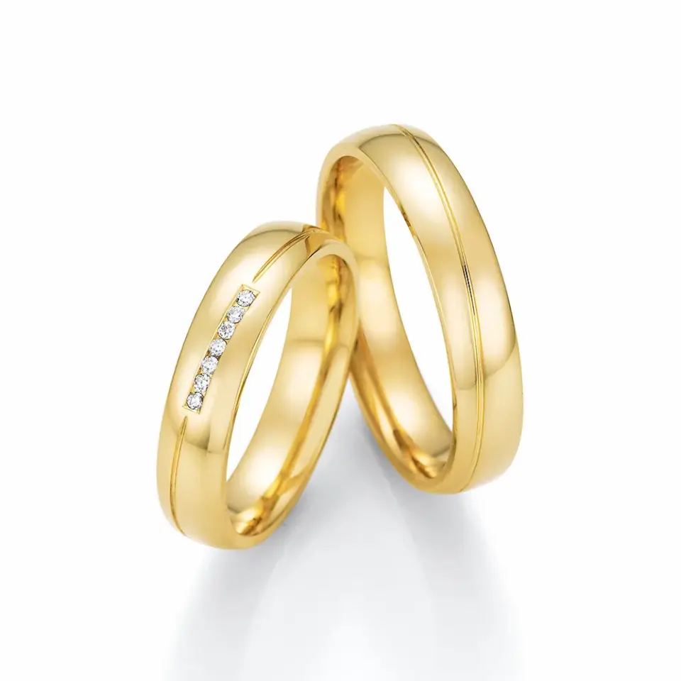 Alianzas de boda de oro amarillo con diamantes