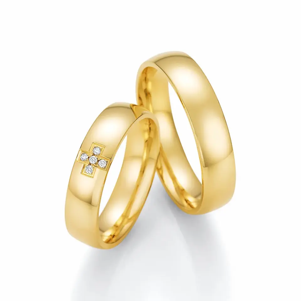 Alianzas de boda de oro amarillo con diamantes