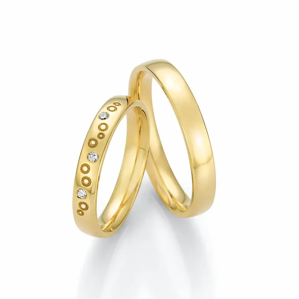 Alianzas de boda de oro amarillo con diamantes