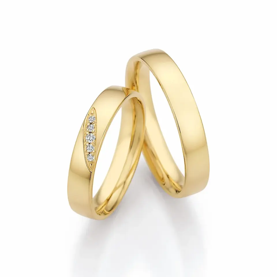 Alianzas de boda de oro amarillo con diamantes