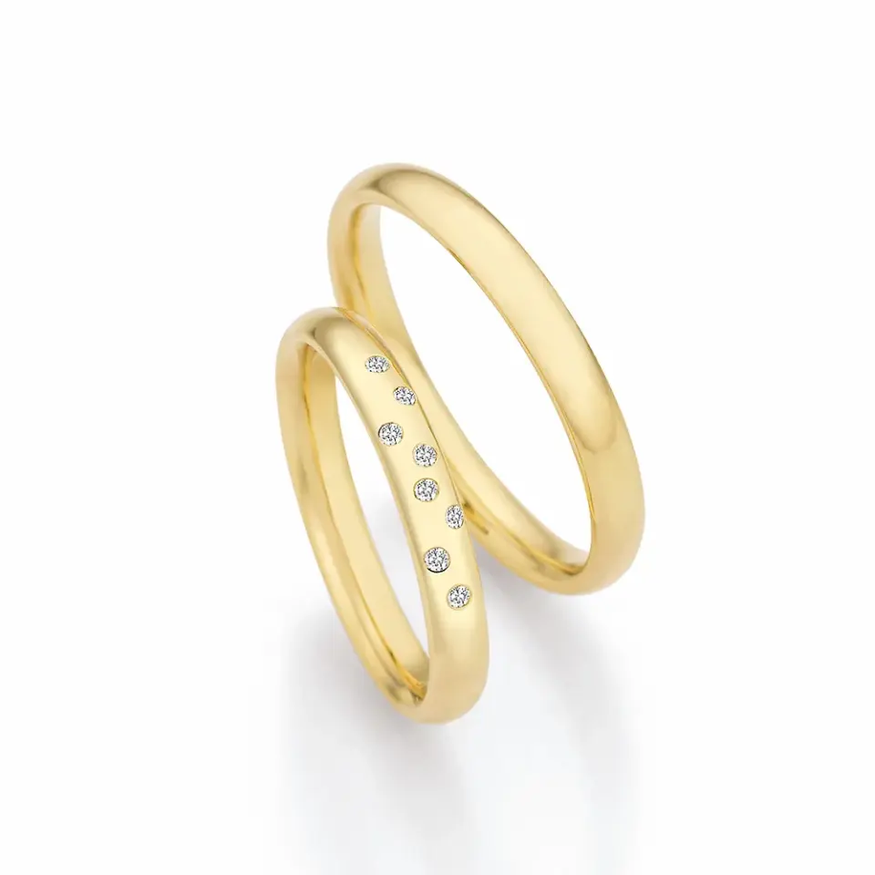 Alianzas de boda de oro amarillo con diamantes