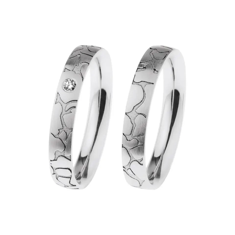 Alianzas de boda de acero con diamante