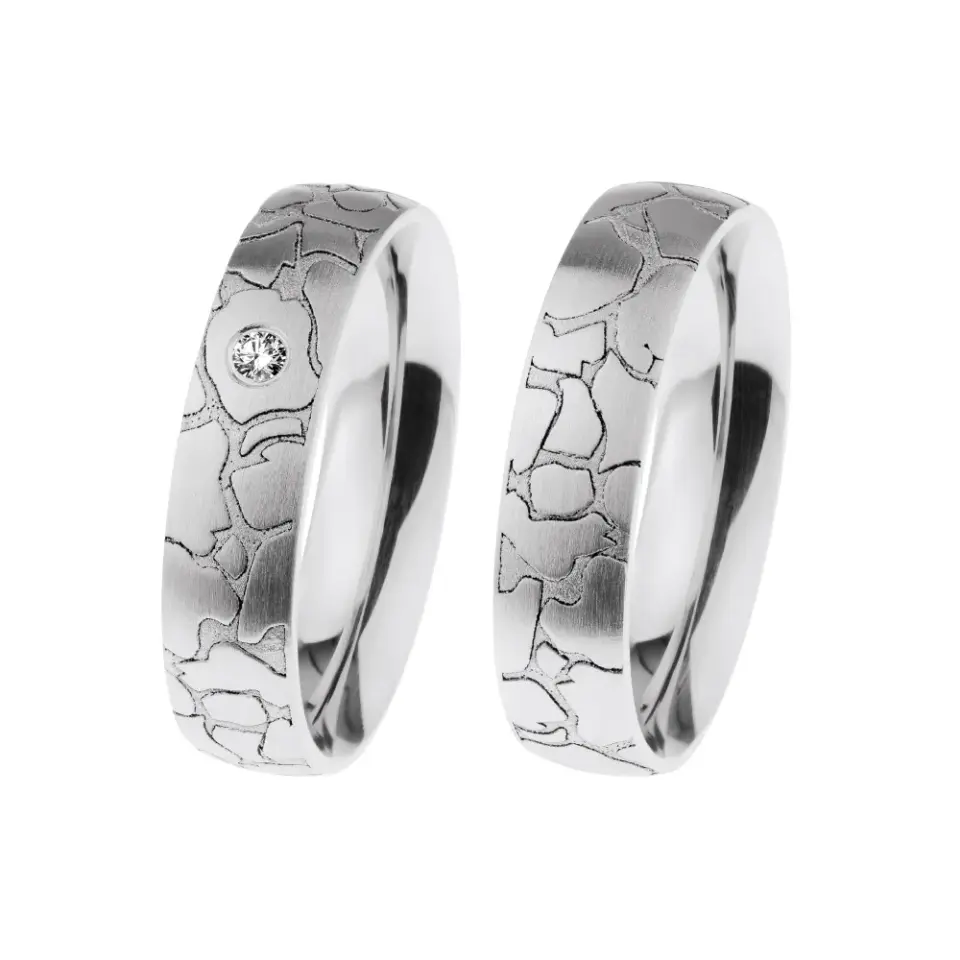 Alianzas de boda de acero con diamante