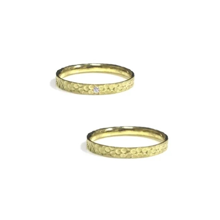 Alianzas de boda de oro amarillo con diamante