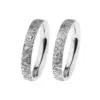 Alianzas de boda de acero con diamante