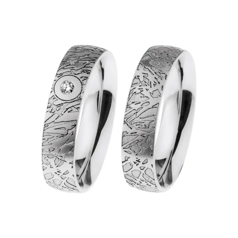 Alianzas de boda de acero con diamante