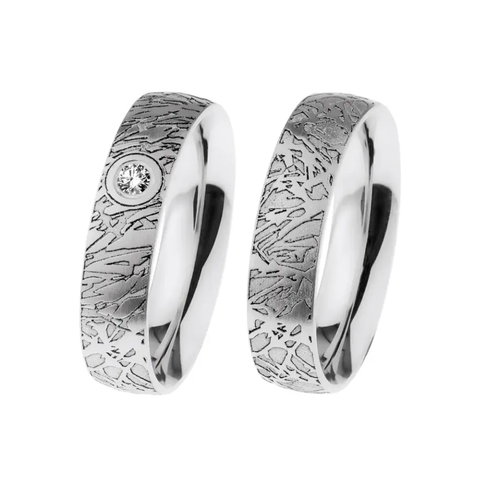 Alianzas de boda de acero con diamante