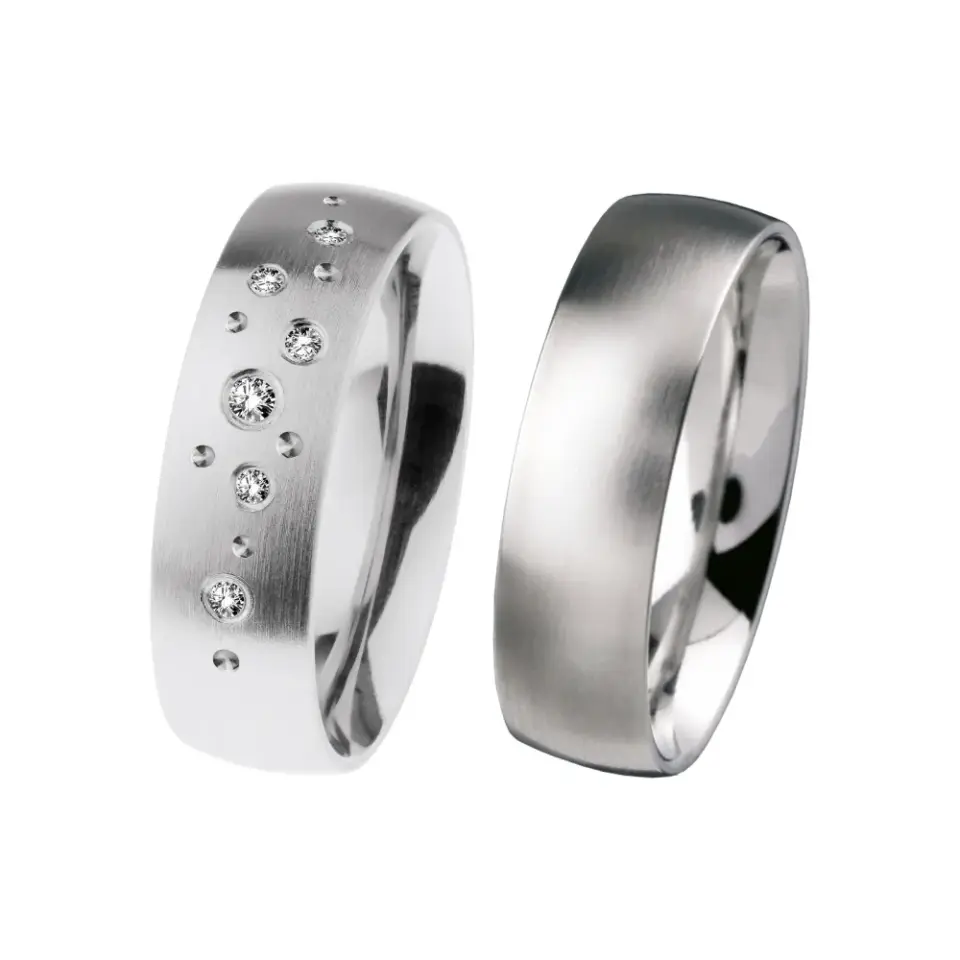 Alianzas de boda de acero con diamantes