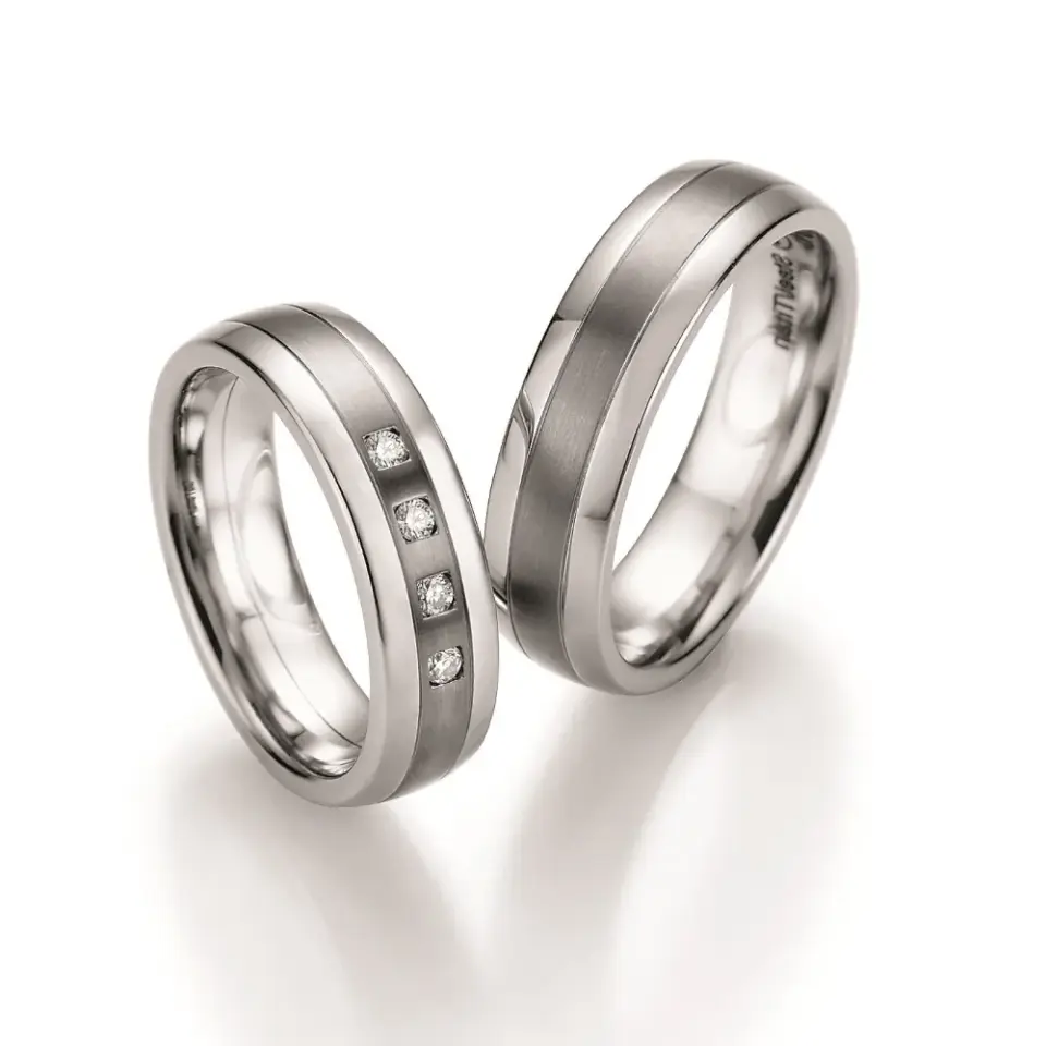 Alianzas de boda de acero y titanio con diamantes