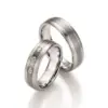 Alianzas de boda de acero y titanio con diamantes