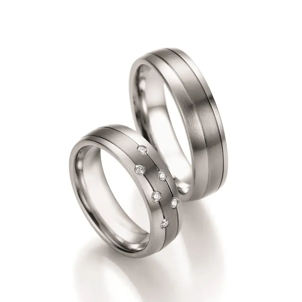 Alianzas de boda de acero y titanio con diamantes