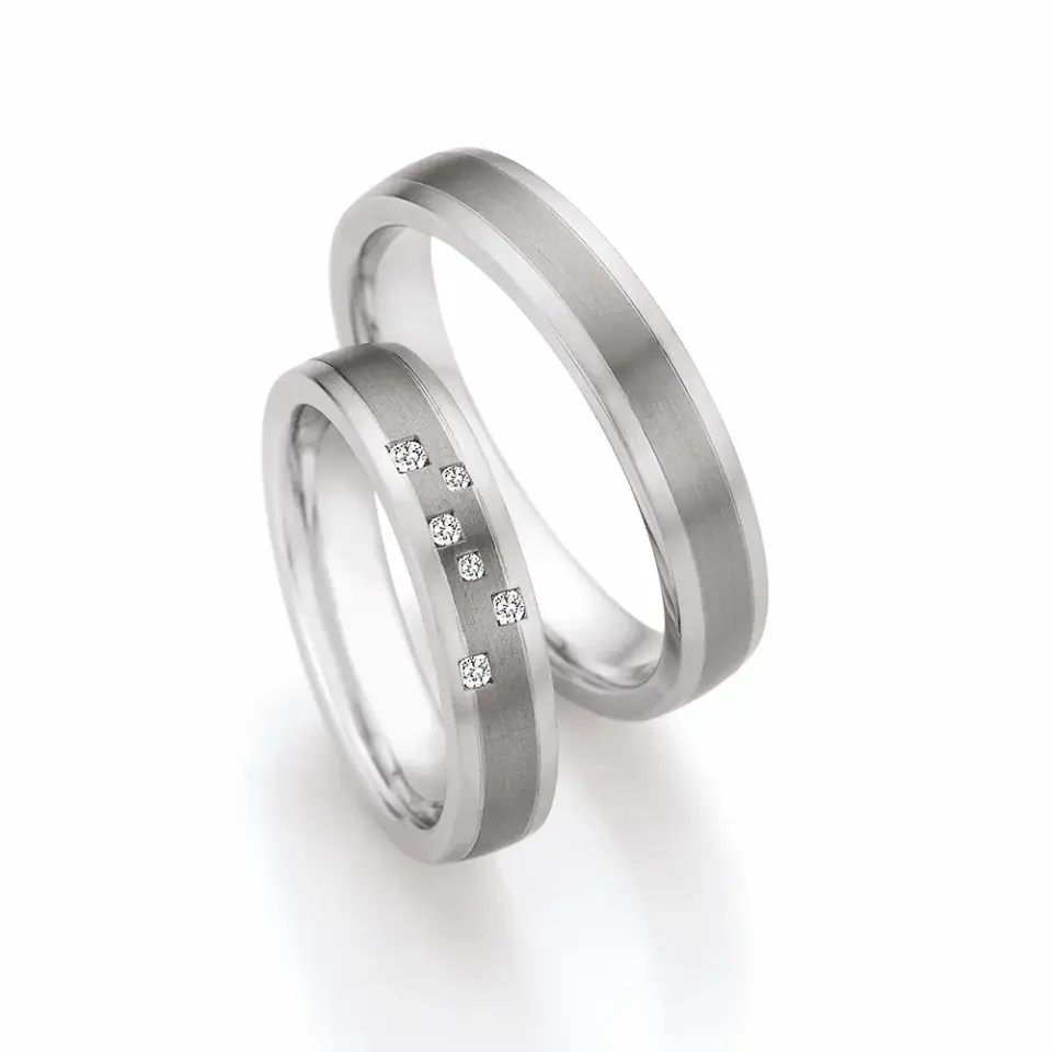 Alianzas de boda de acero y titanio con diamantes