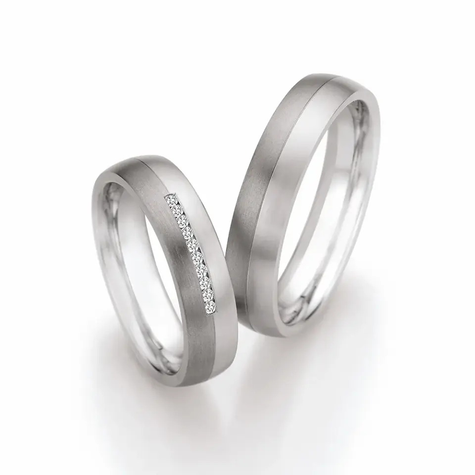 Alianzas de boda de acero y titanio con diamantes
