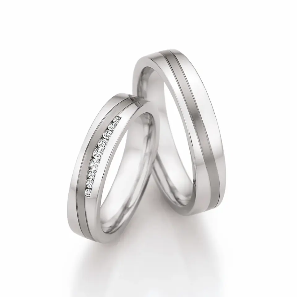 Alianzas de boda de acero y titanio con diamantes