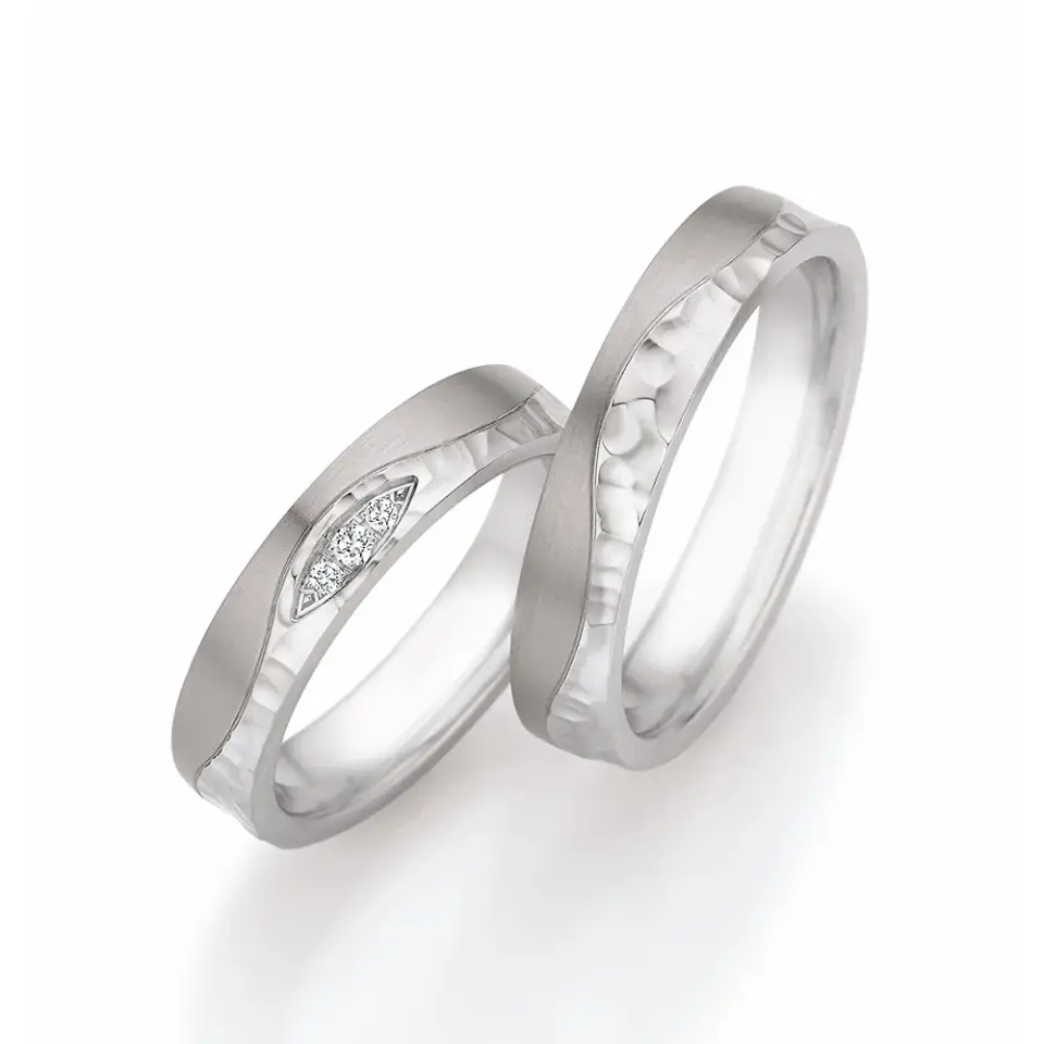 Alianzas de boda de acero y titanio con diamantes