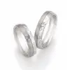 Alianzas de boda de acero y titanio con diamantes