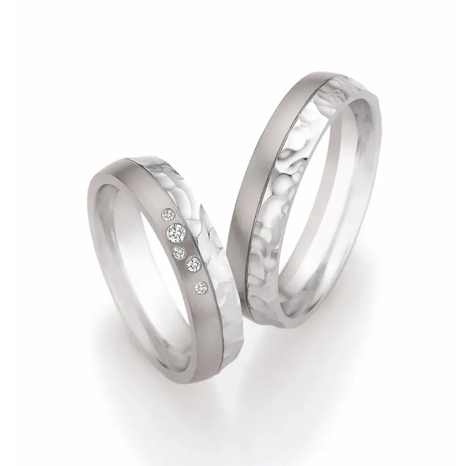 Alianzas de boda de acero y titanio con diamantes