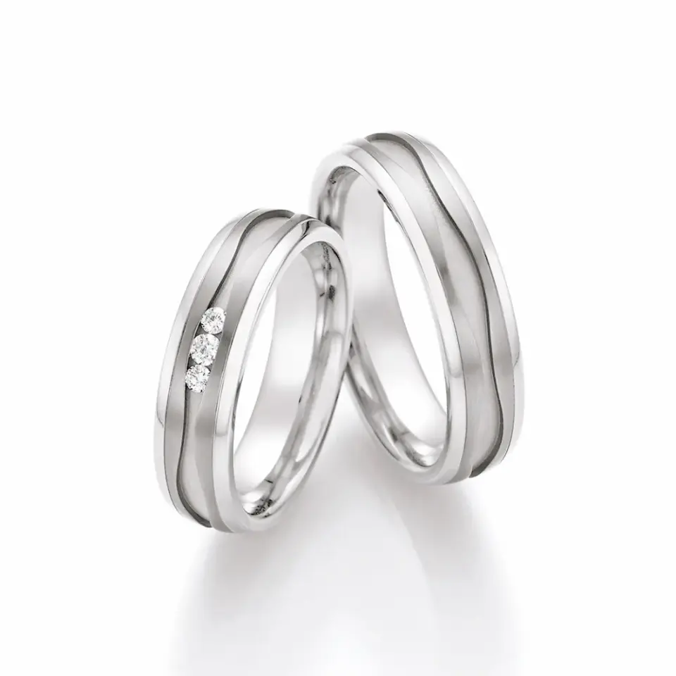 Alianzas de boda de titanio con diamantes