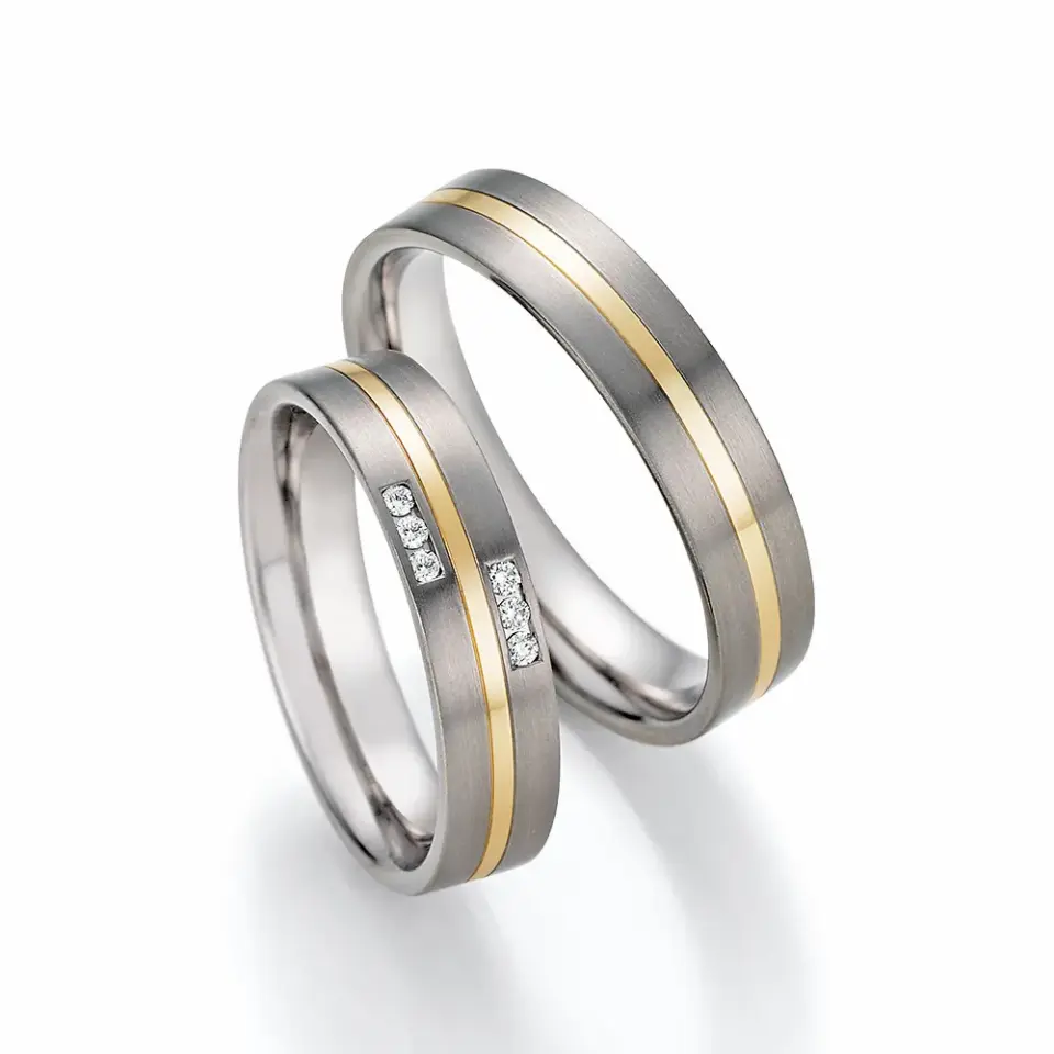 Alianzas de boda de titanio y oro amarillo con diamantes