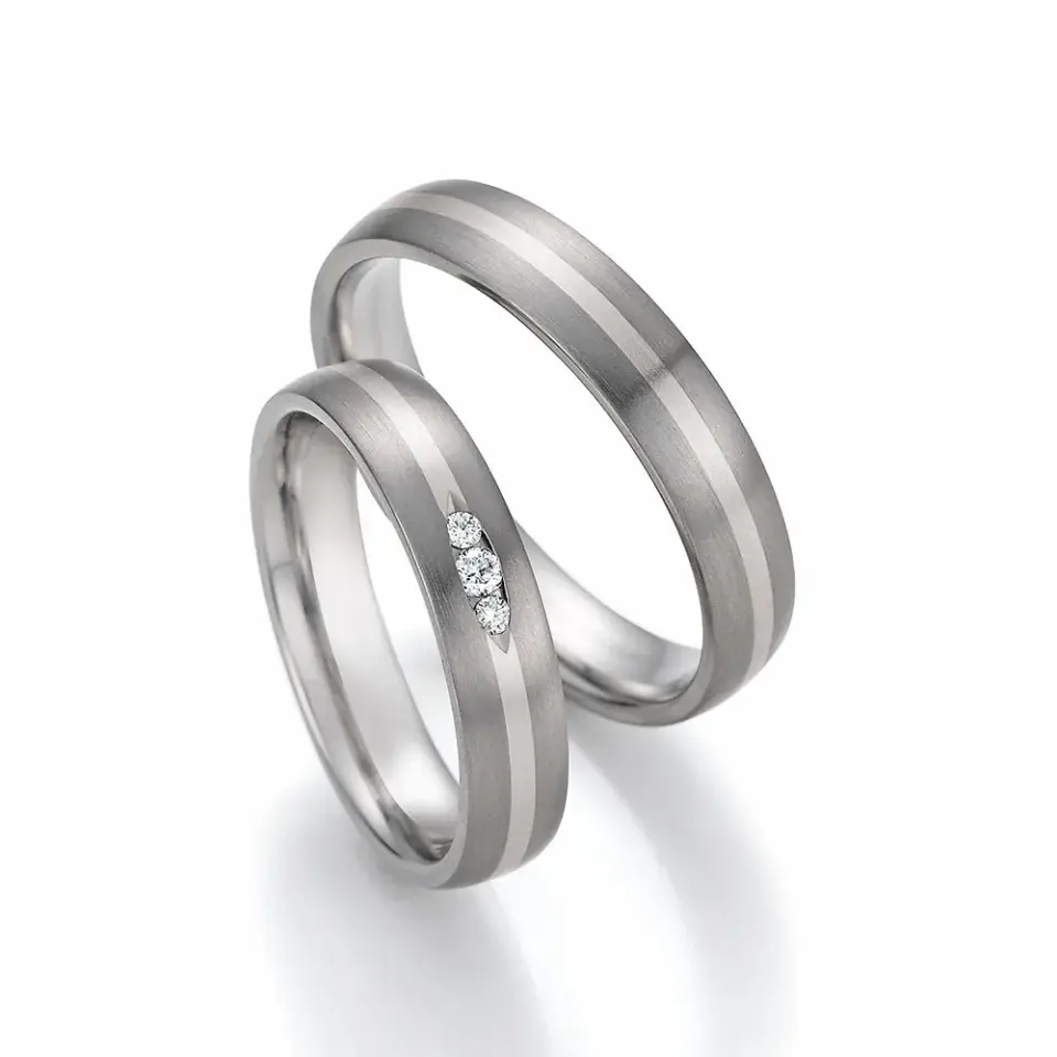 Alianzas de boda de titanio y oro blanco con diamantes