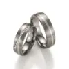 Alianzas de boda de titanio y oro blanco con diamantes