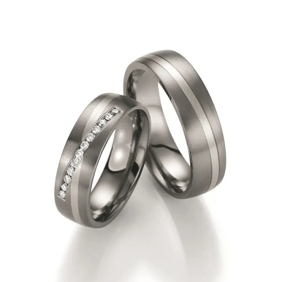 Alianzas de boda de titanio y oro blanco con diamantes