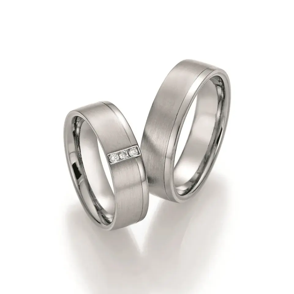 Alianzas de boda de titanio y platino con diamantes