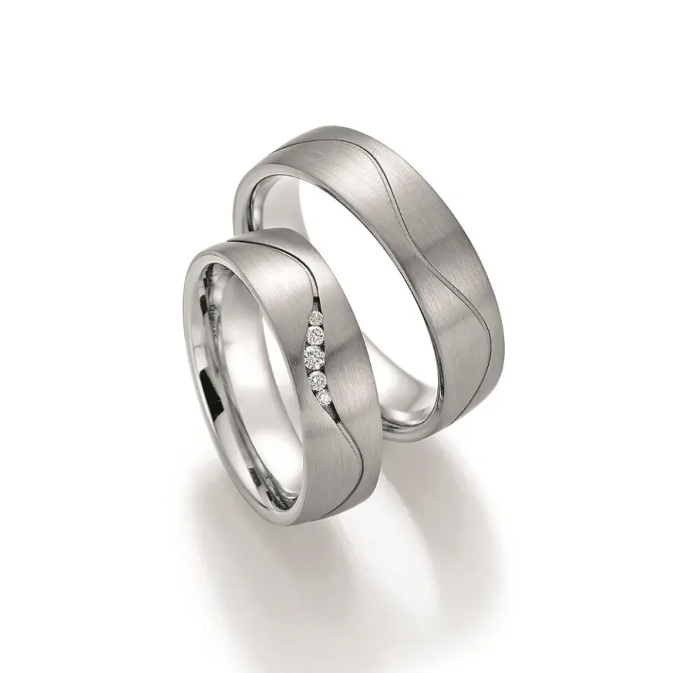 Alianzas de boda de titanio y platino con diamantes