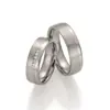 Alianzas de boda de titanio y platino con diamantes