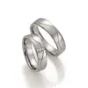Alianzas de boda de titanio y platino con diamantes