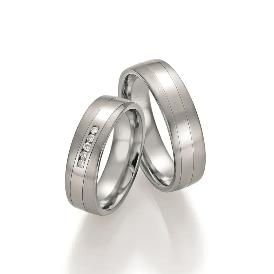 Alianzas de boda de titanio y platino con diamantes