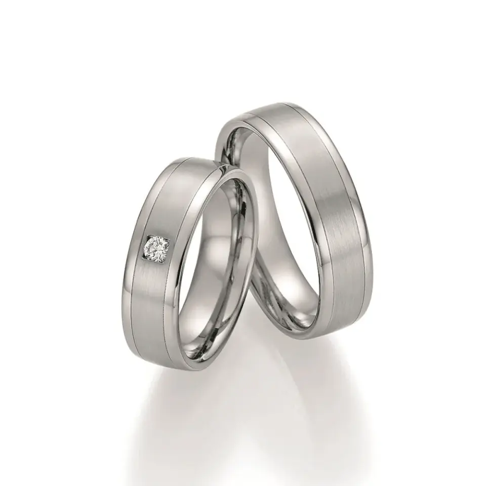 Alianzas de boda de titanio y platino con diamante