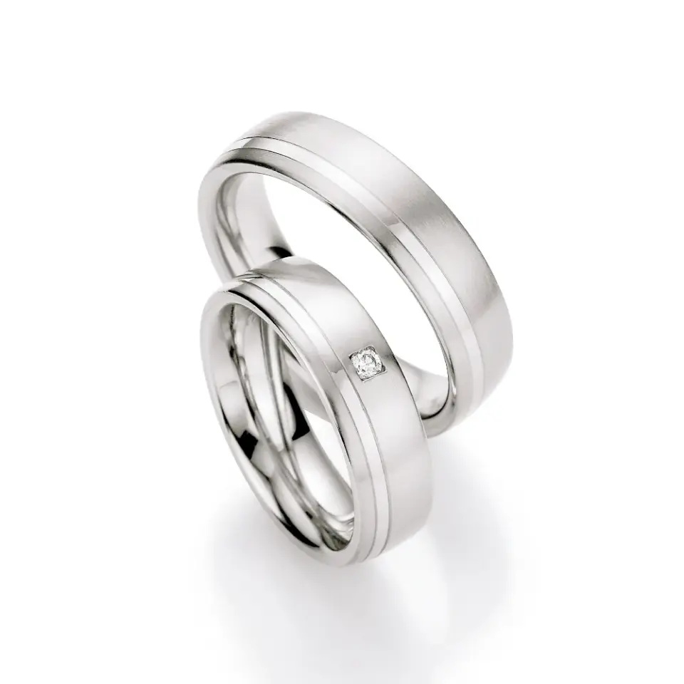 Alianzas de boda de acero con diamante