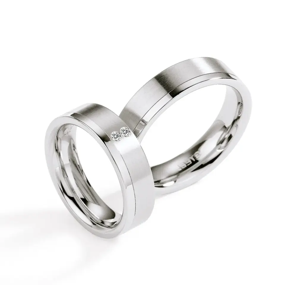 Alianzas de boda de acero con diamantes