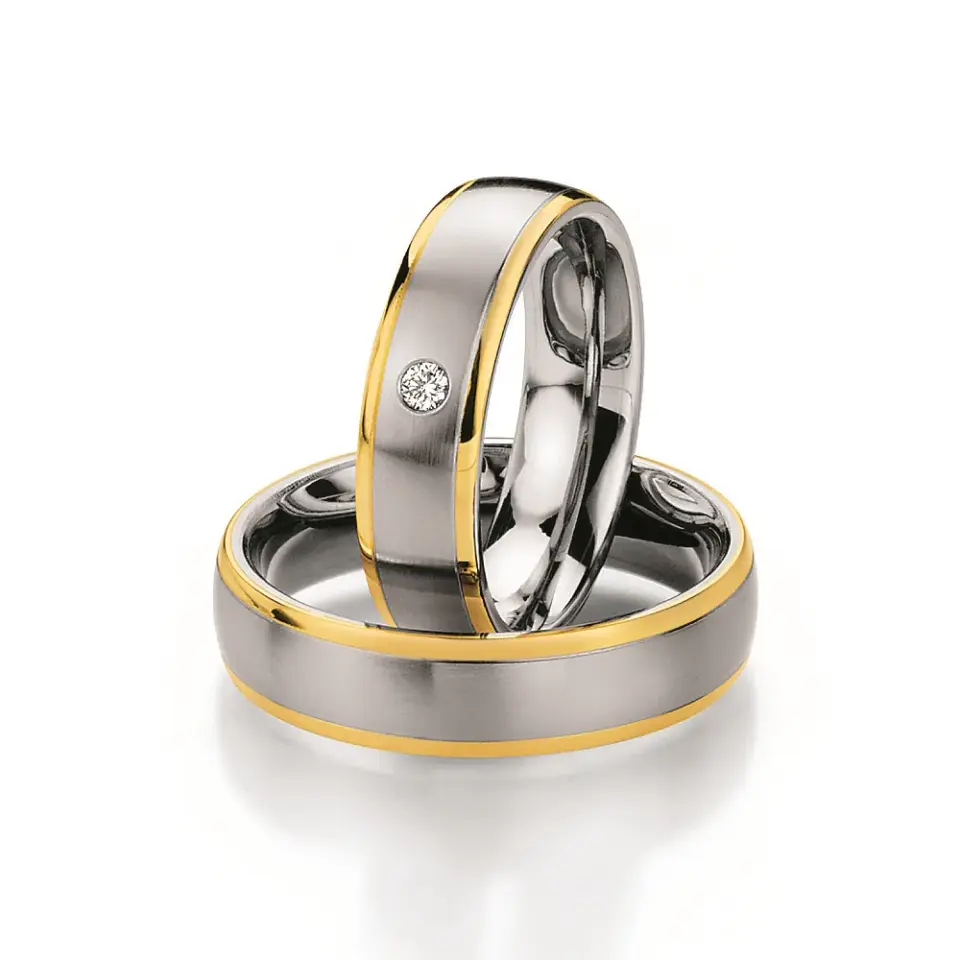 Alianzas de boda de acero y oro amarillo con diamante