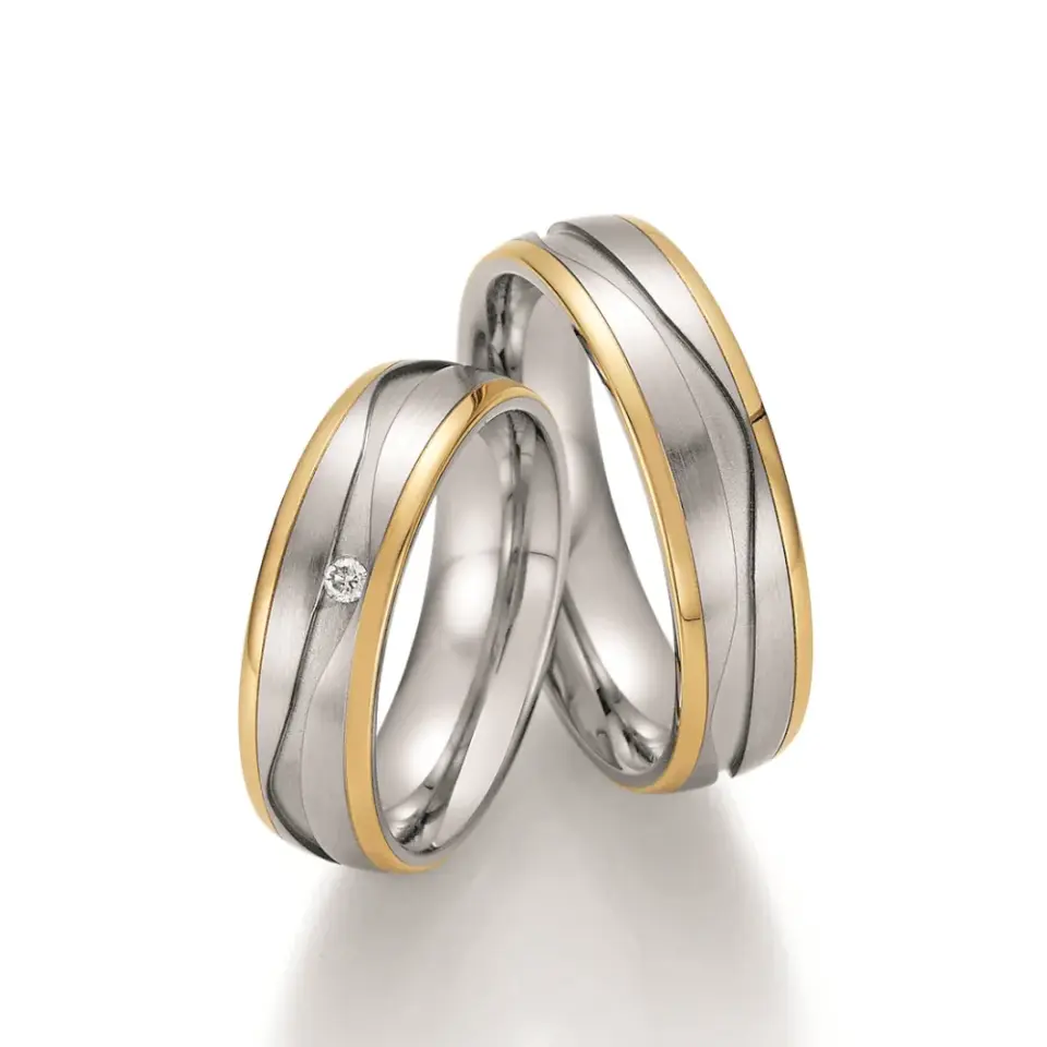 Alianzas de boda de acero y oro amarillo con diamante