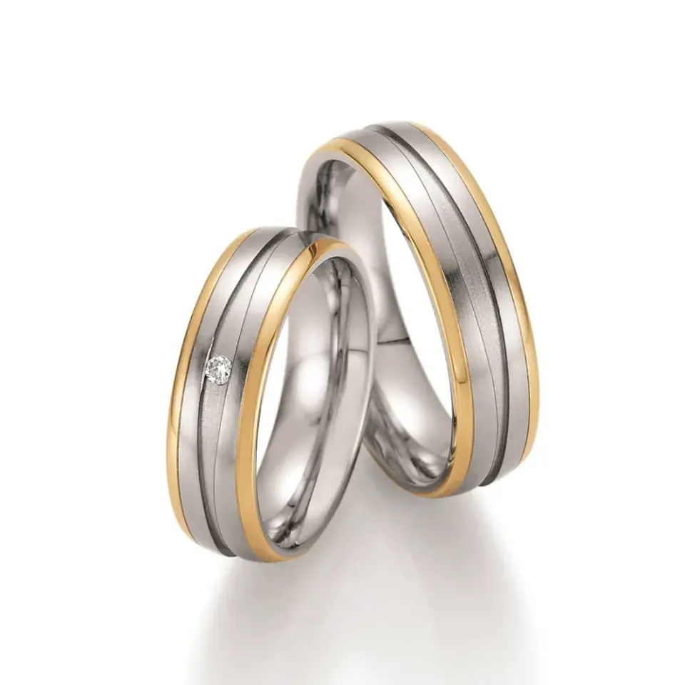 Alianzas de boda de acero y oro amarillo con diamante