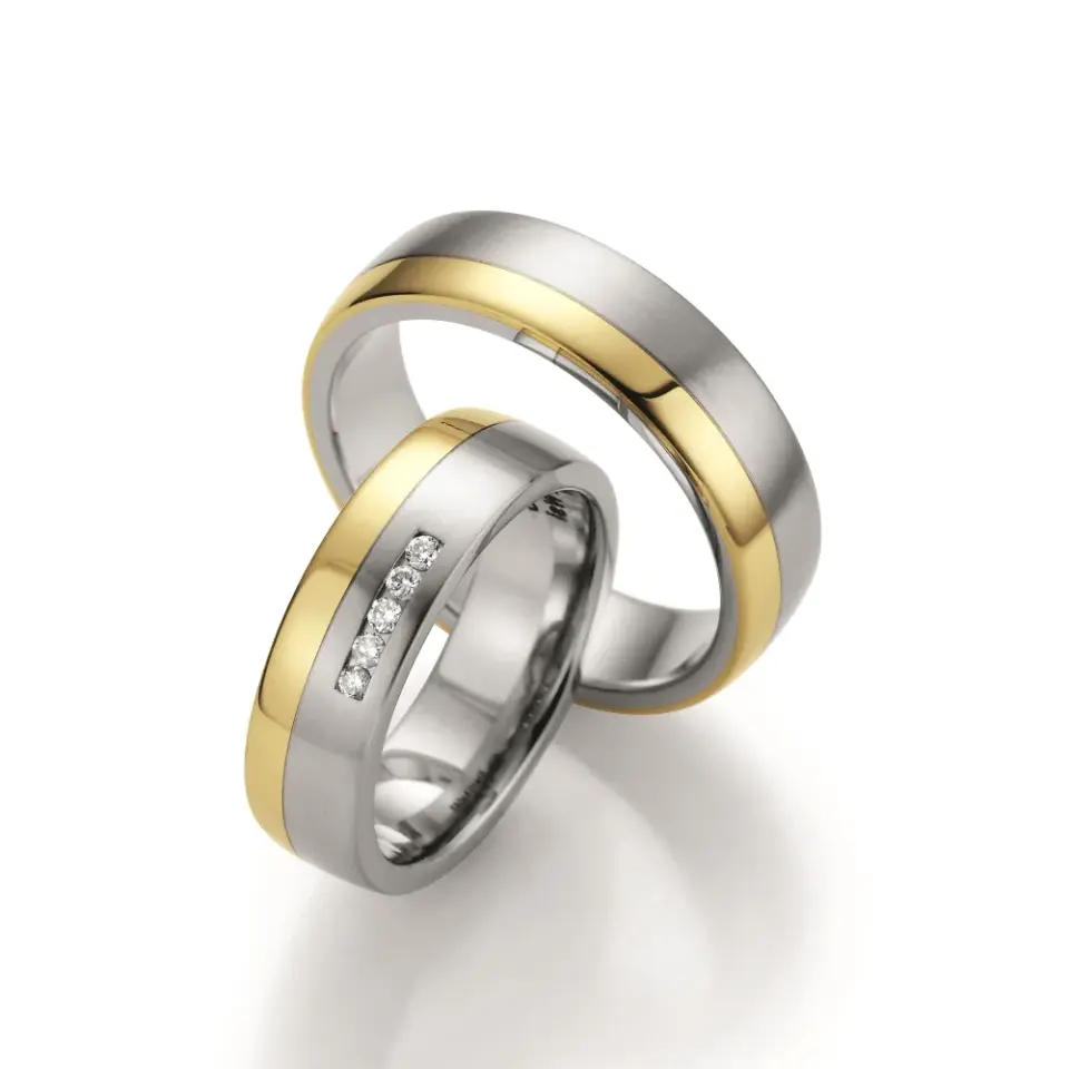 Alianzas de boda de acero y oro amarillo con diamantes