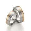 Alianzas de boda de acero y oro rosado con diamantes