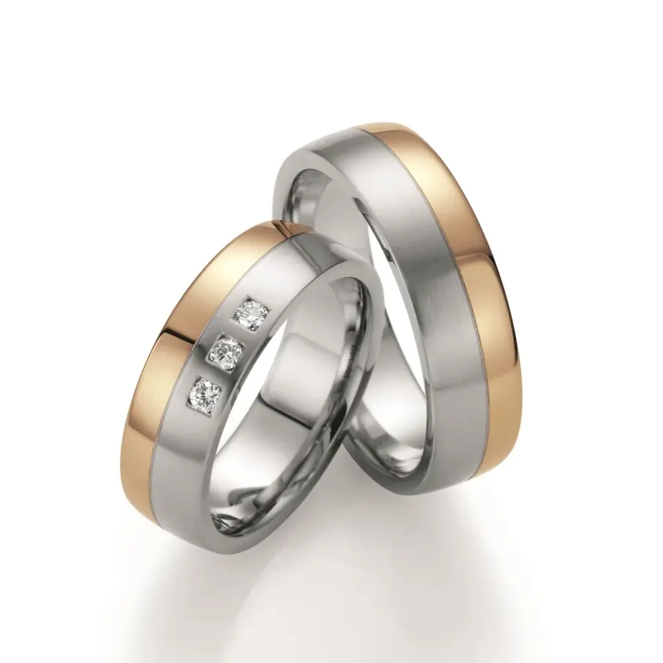 Alianzas de boda de acero y oro rosado con diamantes