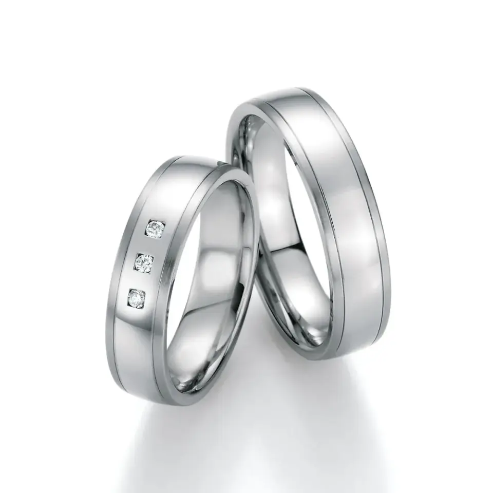 Alianzas de boda de acero con diamantes