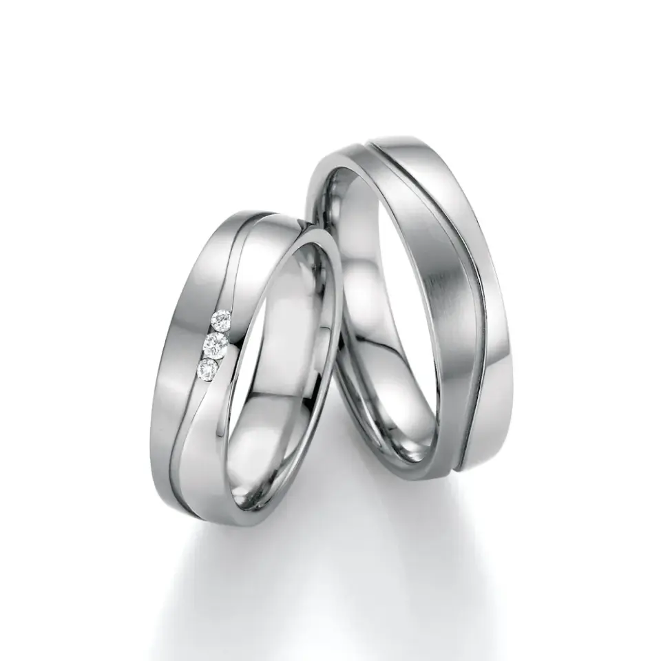 Alianzas de boda de acero con diamantes