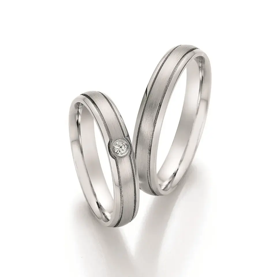 Alianzas de boda de acero con diamante