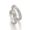 Alianzas de boda de acero con diamante