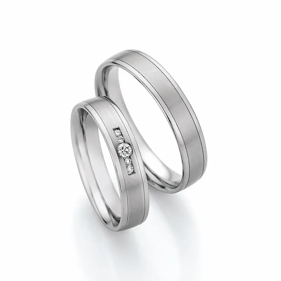 Alianzas de boda de acero con diamantes