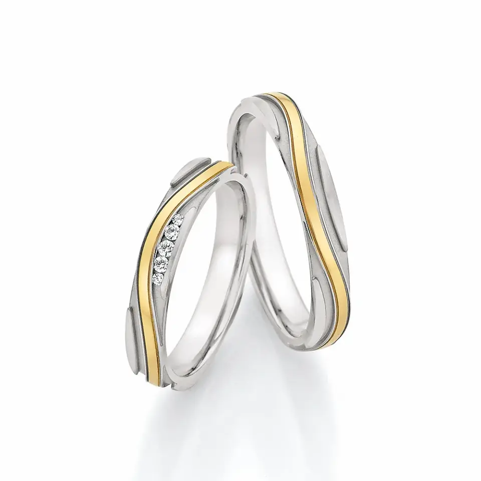 Alianzas de boda de acero y oro amarillo con diamantes