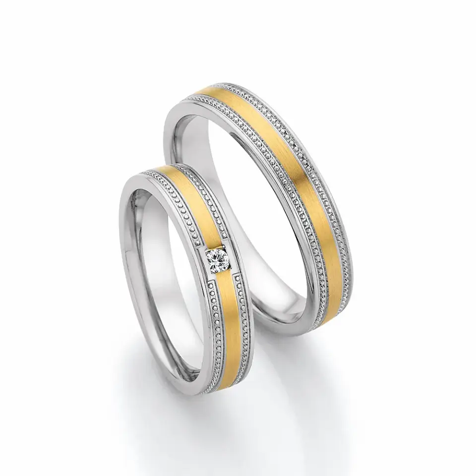 Alianzas de boda de acero y oro amarillo con diamante