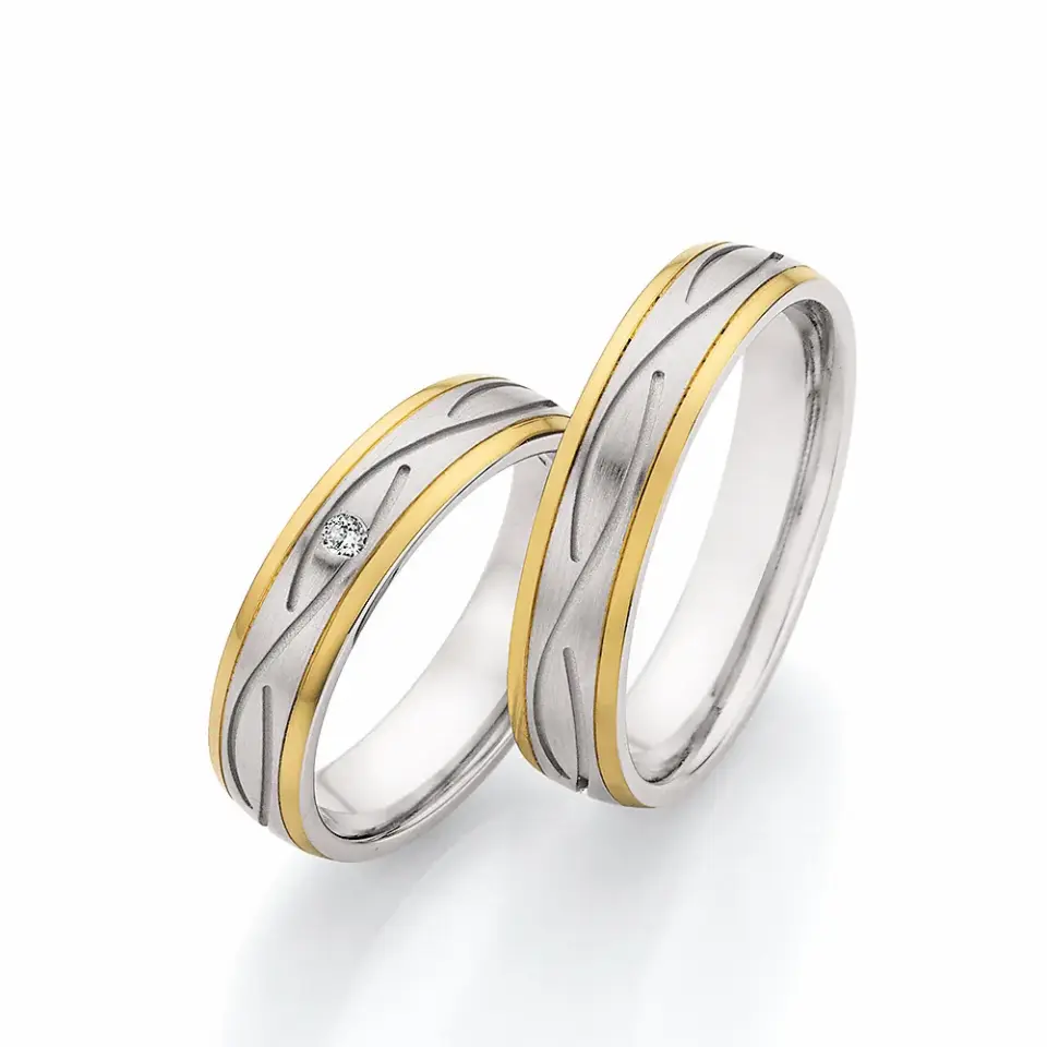 Alianzas de boda de acero y oro amarillo con diamante