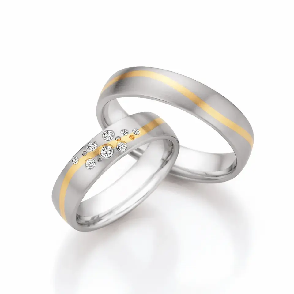 Alianzas de boda de acero y oro amarillo con diamantes