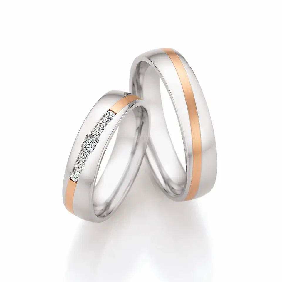 Alianzas de boda de acero y oro rosado con diamantes